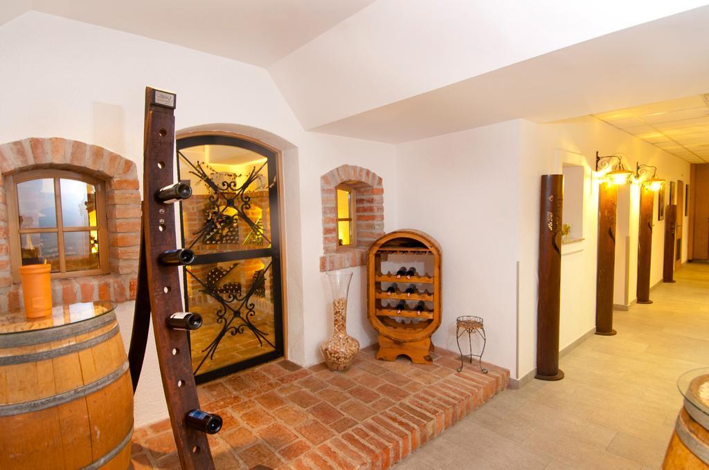 City Hotel Stockerau 4*